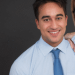 Eine junge Frau steht hinter einem Mann und öffnet Ihm von hinten das Hemd. Sie drücken damit aus, dass Sie mit der Hilfe der unibee Institute erfolgreich das Selbstvertrauen steigern konnten und nlicken dadurch Selbstsicher in eine positive Zukunft. Eine junge Frau steht hinter einem Mann und öffnet Ihm von hinten das Hemd. Sie drücken damit aus, dass Sie mit der Hilfe der unibee Institute erfolgreich das Selbstvertrauen steigern konnten und nlicken dadurch Selbstsicher in eine positive Zukunft.