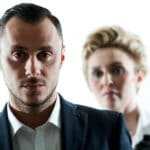 Ein Mann sieht zielgenau mit ernstem Blick in die Kamera. Er zeigt mit seiner Mimik, dass er mit dem Programm der unibee Institute sein Selbstbewusstsein stärken konnte und jetzt positiv in die berufliche und private Zukunft blickt. Er strahlt absolute Balance aus. Er hat schwarze nach hinten gekämmte Haare und trägt einen 3 Tage Bart. Bekleidet ist er mit einem dunkelblauen Sakko und weissem Hemd. Der Hintergrund komplett strahlend weiss. Ein Mann sieht zielgenau mit ernstem Blick in die Kamera. Er zeigt mit seiner Mimik, dass er mit dem Programm der unibee Institute sein Selbstbewusstsein stärken konnte und jetzt positiv in die berufliche und private Zukunft blickt. Er strahlt absolute Balance aus. Er hat schwarze nach hinten gekämmte Haare und trägt einen 3 Tage Bart. Bekleidet ist er mit einem dunkelblauen Sakko und weissem Hemd. Der Hintergrund komplett strahlend weiss.