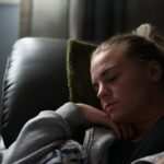 Hypnose bei Schlafstörungen; Person fühlt sich verloren