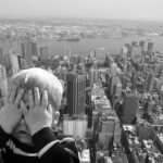 Höhenangst überwinden mit Tipps und tricks. Junge schafft es