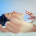 Hypnose bei Schlafstörungen; Person fühlt sich verloren