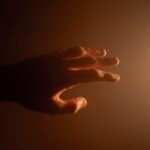 Daumenlutschen als Erwachsener: Wie man es loswird