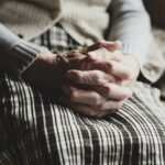 Psychologische Hintergründe des Daumenlutschens bei Erwachsenen