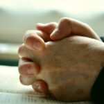 Daumenlutschen im Erwachsenenalter – ein ungewöhnliches Verhalten?