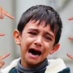 Erwachsene, die am Daumen nuckeln: Die Auswirkungen auf die Zähne und den Kiefer